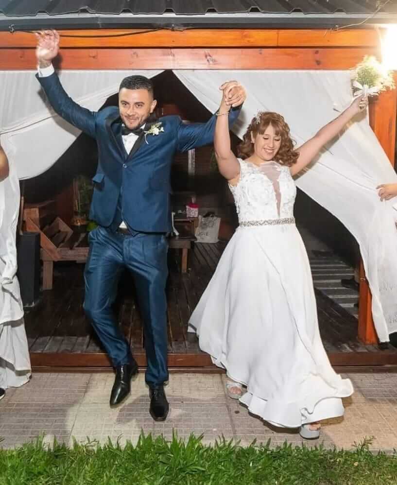 La presentación estelar en REVOIR Novios saliendo al jardín